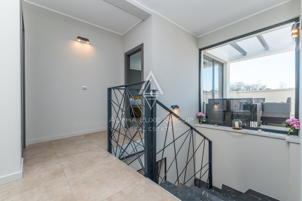 Esclusiva villa di 4 camere con design moderno vicino al centro di Poreč
