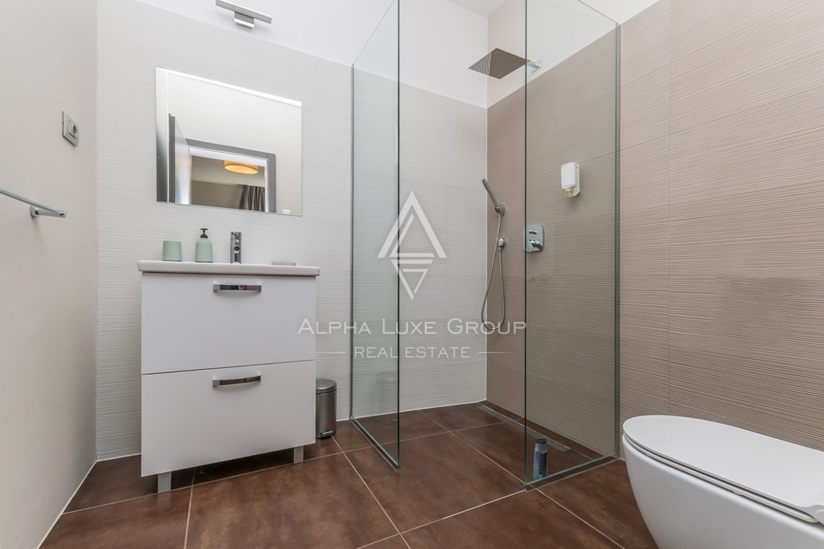 Esclusiva villa di 4 camere con design moderno vicino al centro di Poreč