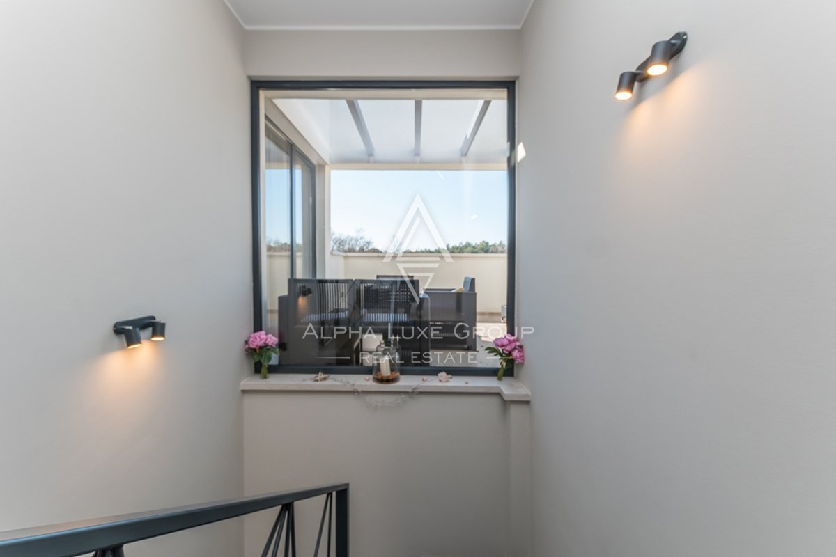 Esclusiva villa di 4 camere con design moderno vicino al centro di Poreč