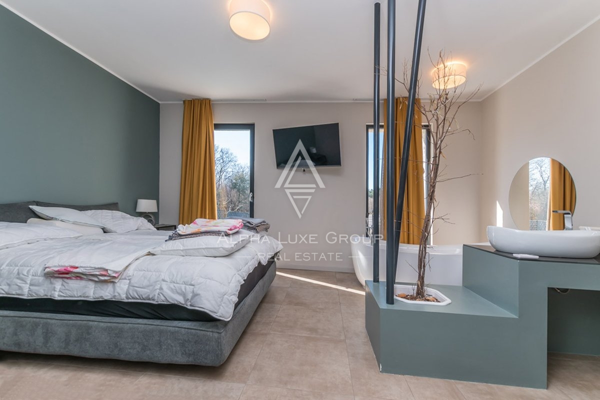 Esclusiva villa di 4 camere con design moderno vicino al centro di Poreč