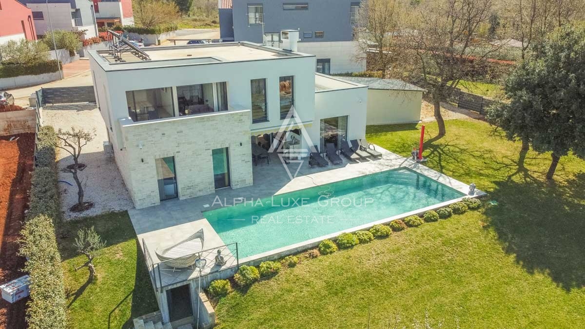 Esclusiva villa di 4 camere con design moderno vicino al centro di Poreč