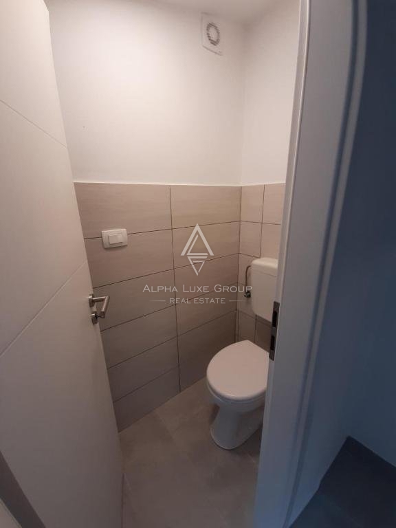 Labin, Istria: Casa versatile con spazio commerciale in vendita