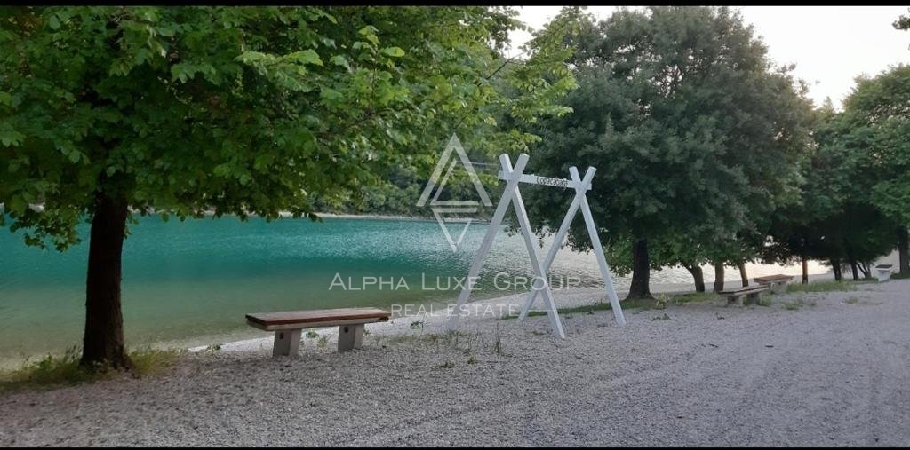 Labin, Istria: Casa versatile con spazio commerciale in vendita