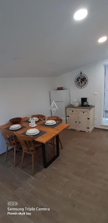 Labin, Istria: Casa versatile con spazio commerciale in vendita