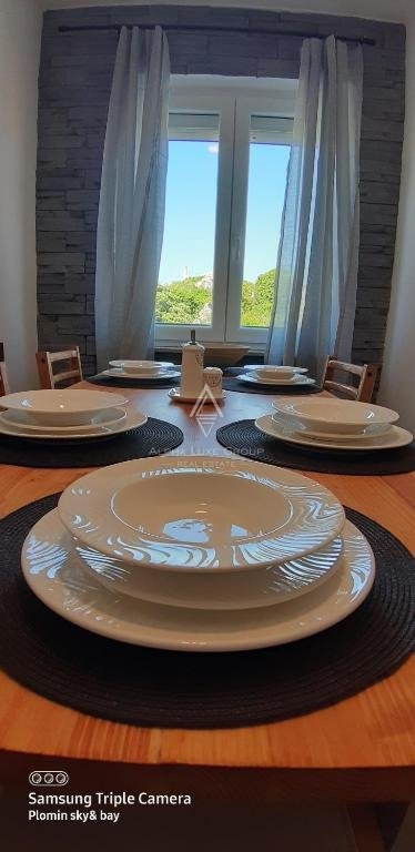 Labin, Istria: Casa versatile con spazio commerciale in vendita