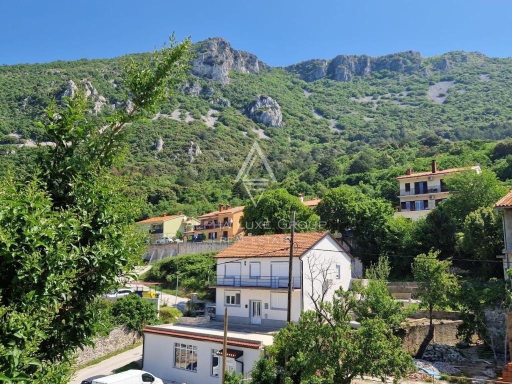 Labin, Istria: Casa versatile con spazio commerciale in vendita