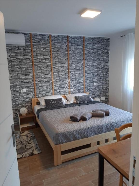 Labin, Istria: Casa versatile con spazio commerciale in vendita