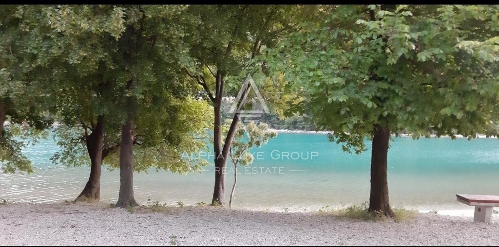 Labin, Istria: Casa versatile con spazio commerciale in vendita