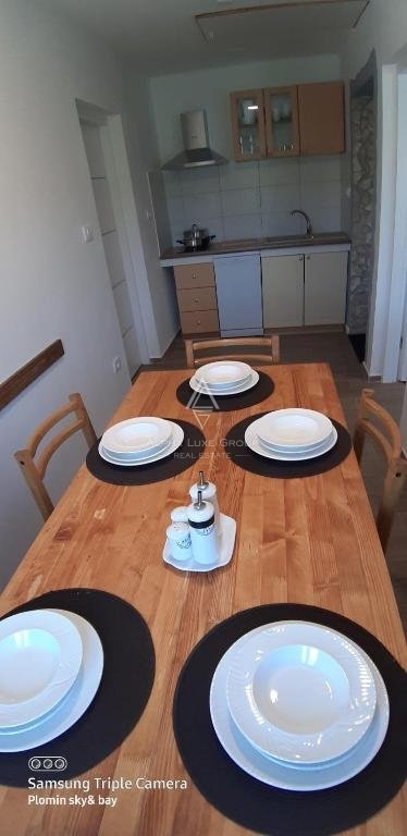 Labin, Istria: Casa versatile con spazio commerciale in vendita