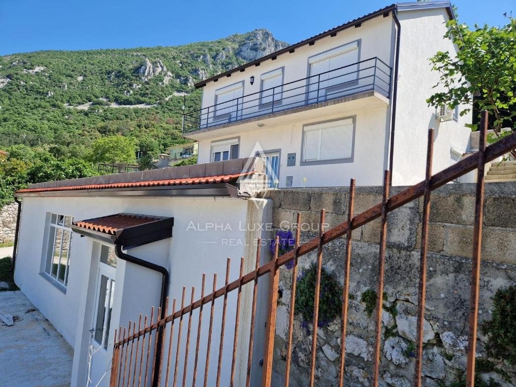 Labin, Istria: Casa versatile con spazio commerciale in vendita
