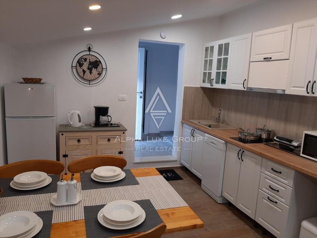 Labin, Istria: Casa versatile con spazio commerciale in vendita