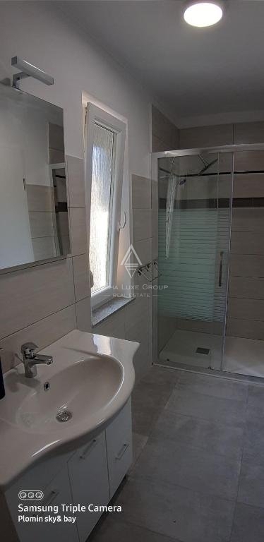 Labin, Istria: Casa versatile con spazio commerciale in vendita