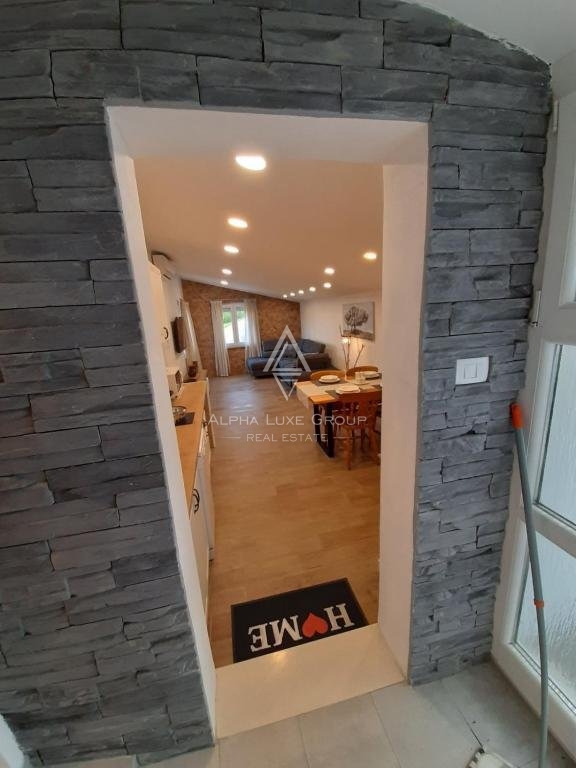 Labin, Istria: Casa versatile con spazio commerciale in vendita