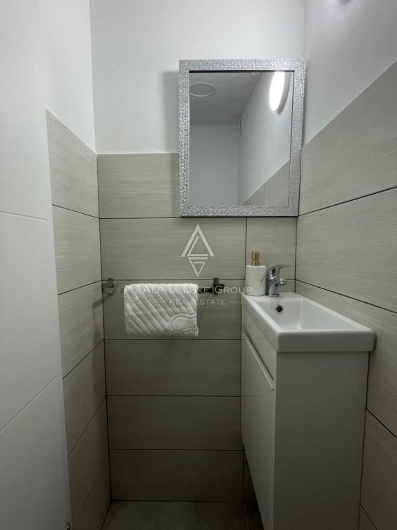 Labin, Istria: Casa versatile con spazio commerciale in vendita