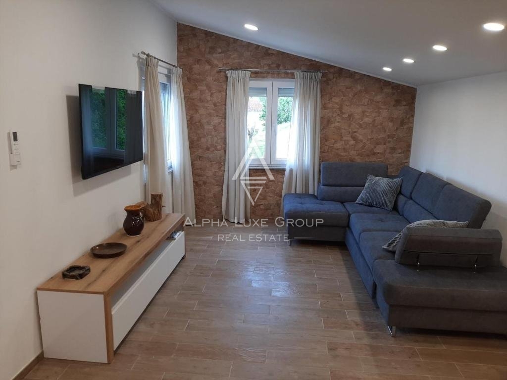 Labin, Istria: Casa versatile con spazio commerciale in vendita