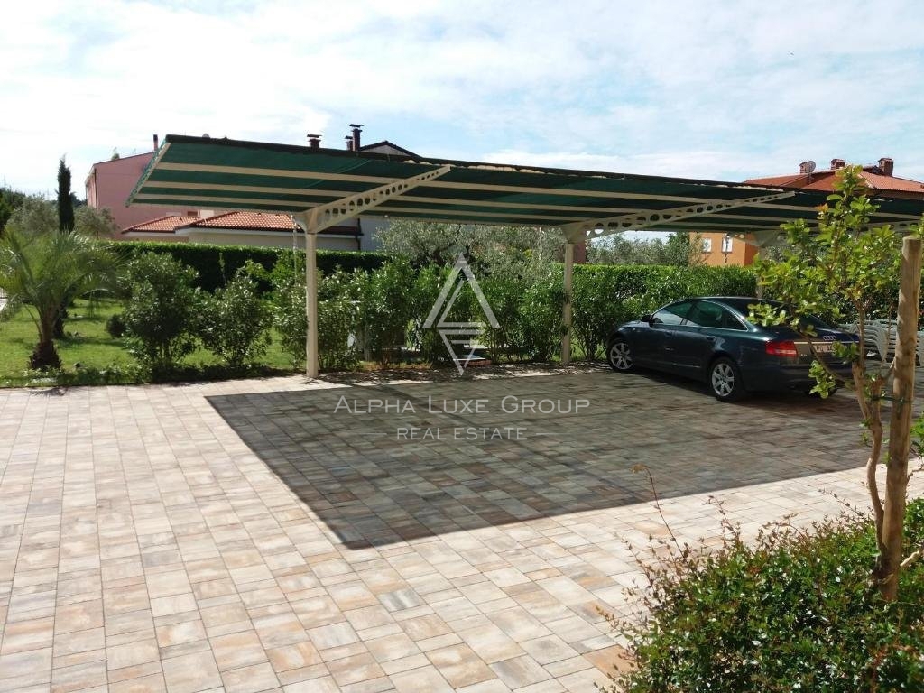 Rovigno, Istria: Hotel di Lusso con Vista Mare in Posizione Strategica
