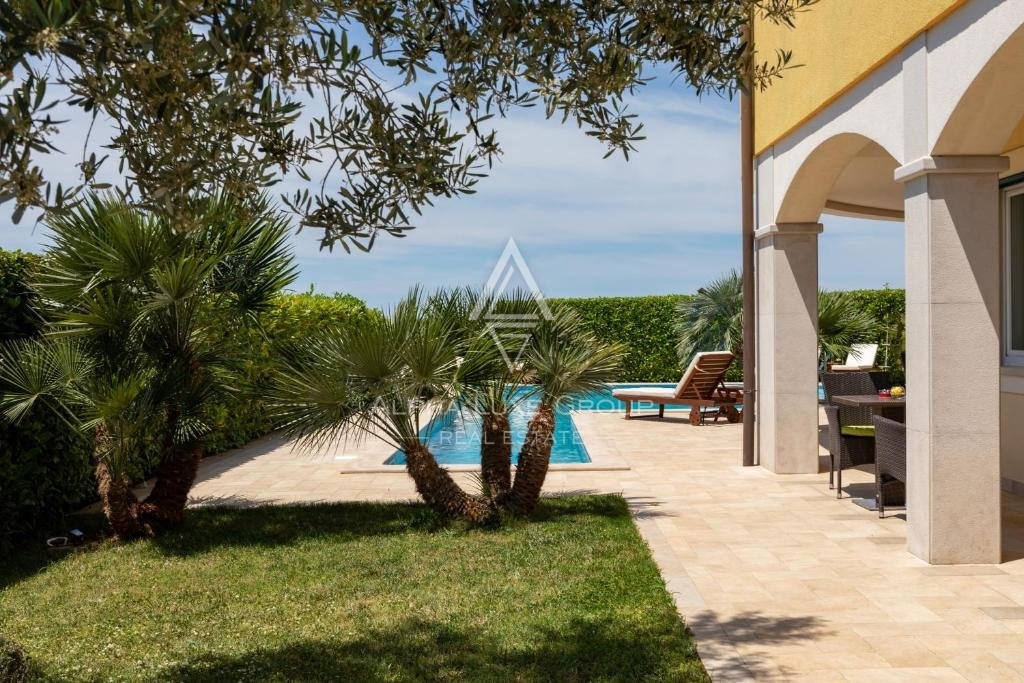 Rovigno, Istria: Hotel di Lusso con Vista Mare in Posizione Strategica