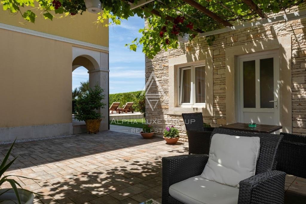 Rovigno, Istria: Hotel di Lusso con Vista Mare in Posizione Strategica