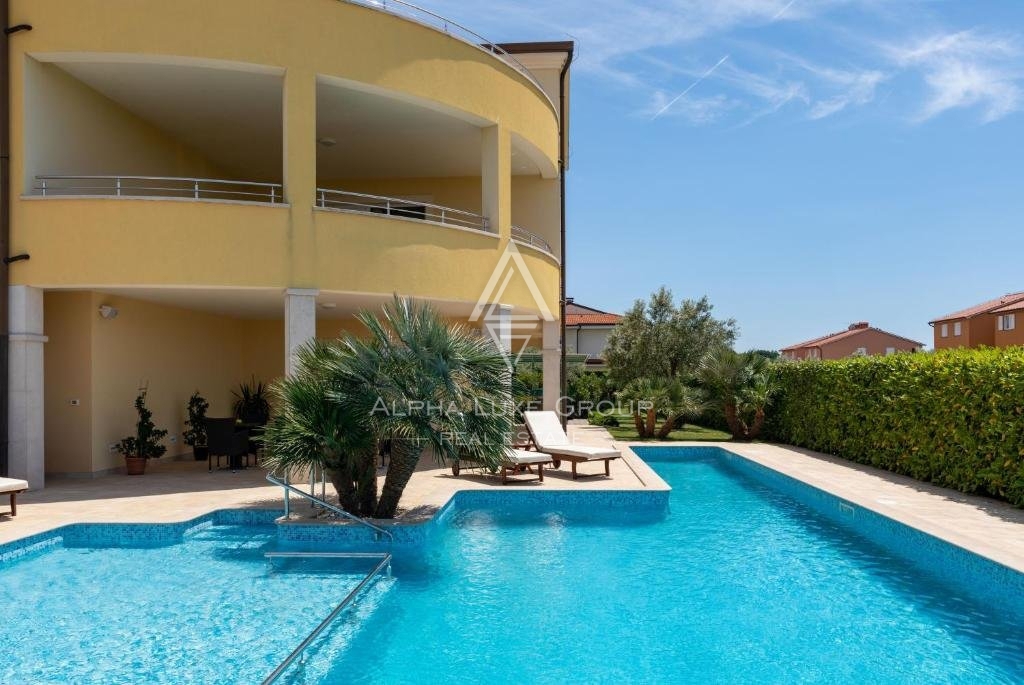 Rovigno, Istria: Hotel di Lusso con Vista Mare in Posizione Strategica