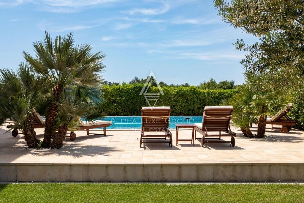 Rovigno, Istria: Hotel di Lusso con Vista Mare in Posizione Strategica