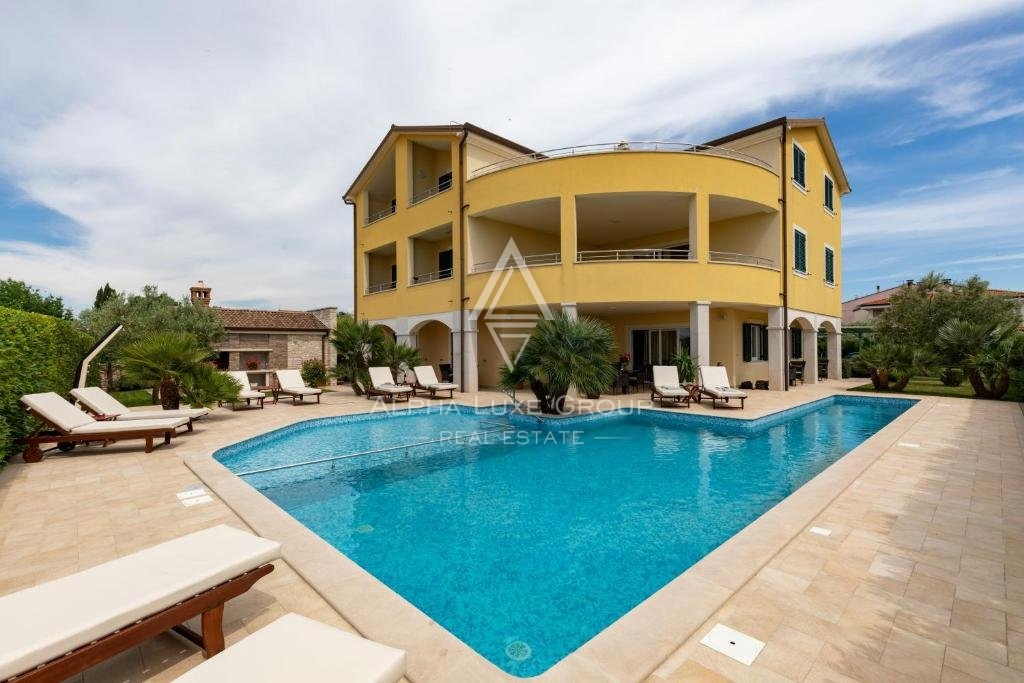 Rovigno, Istria: Hotel di Lusso con Vista Mare in Posizione Strategica