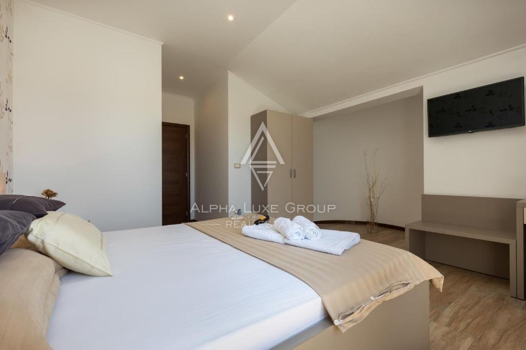 Rovigno, Istria: Hotel di Lusso con Vista Mare in Posizione Strategica