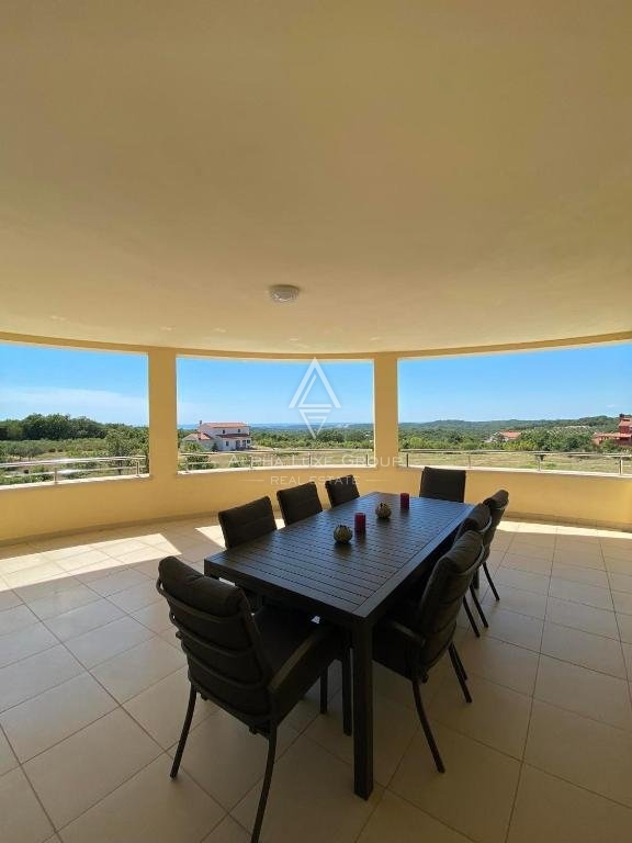 Rovigno, Istria: Hotel di Lusso con Vista Mare in Posizione Strategica