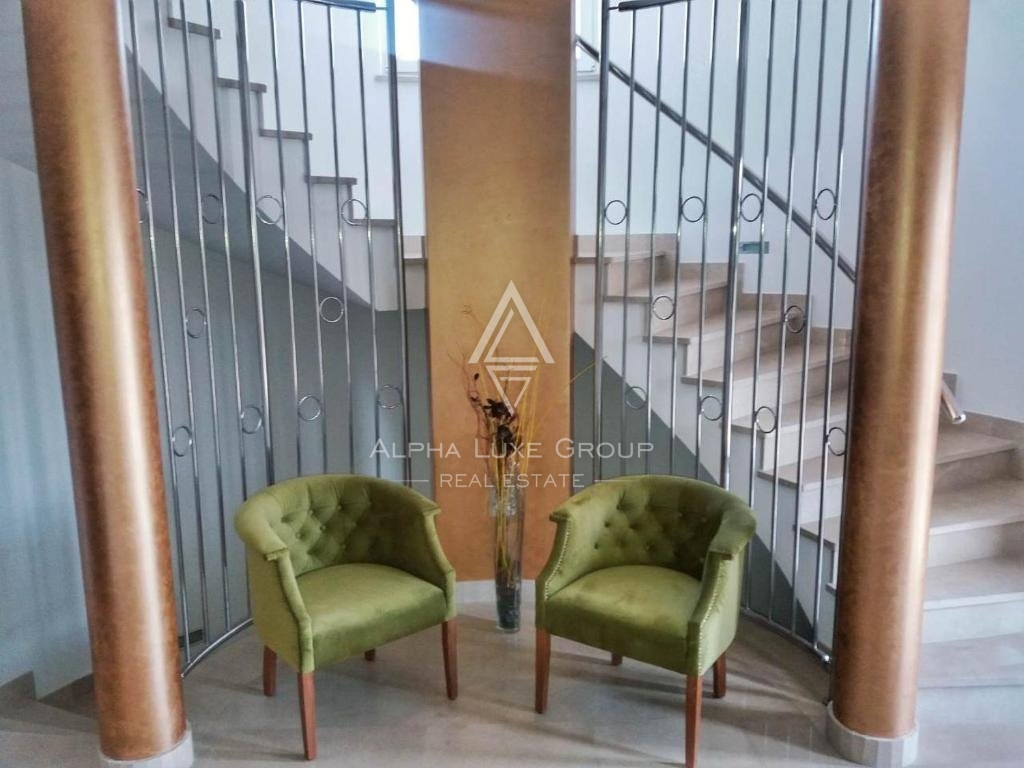 Rovigno, Istria: Hotel di Lusso con Vista Mare in Posizione Strategica