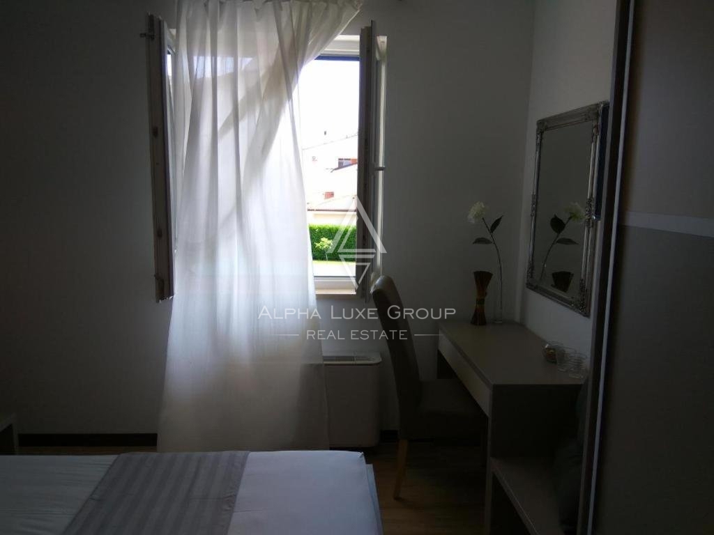 Rovigno, Istria: Hotel di Lusso con Vista Mare in Posizione Strategica