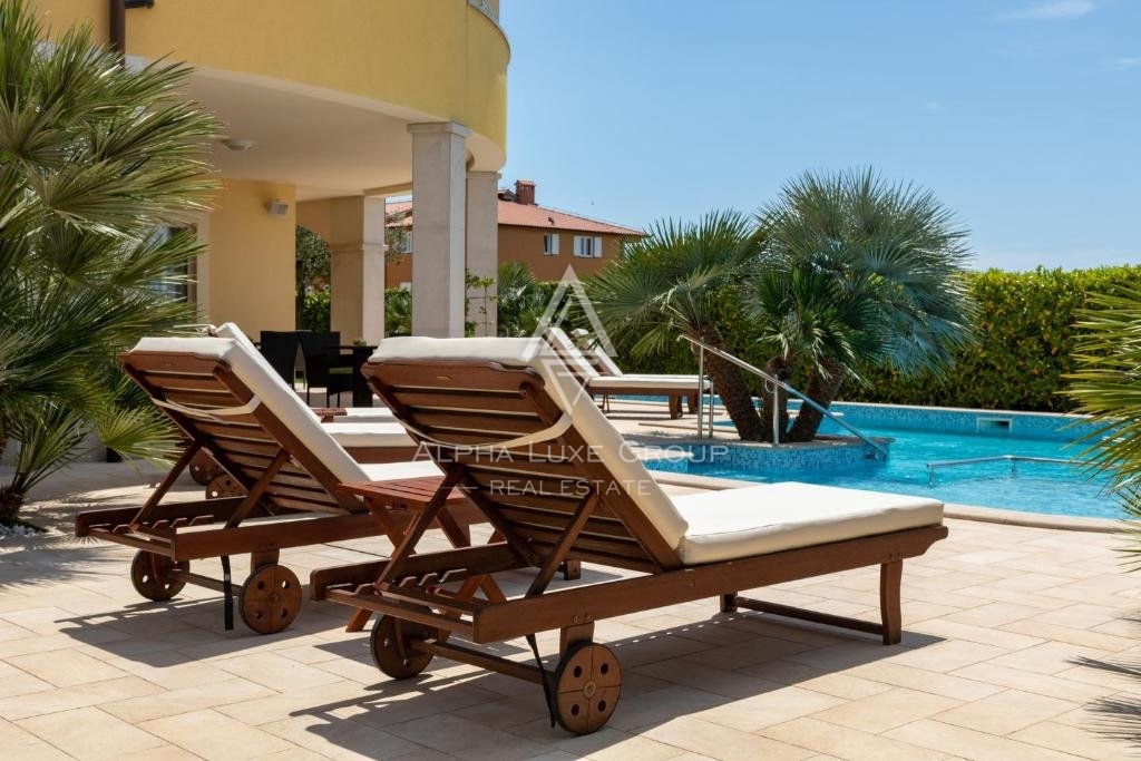 Rovigno, Istria: Hotel di Lusso con Vista Mare in Posizione Strategica