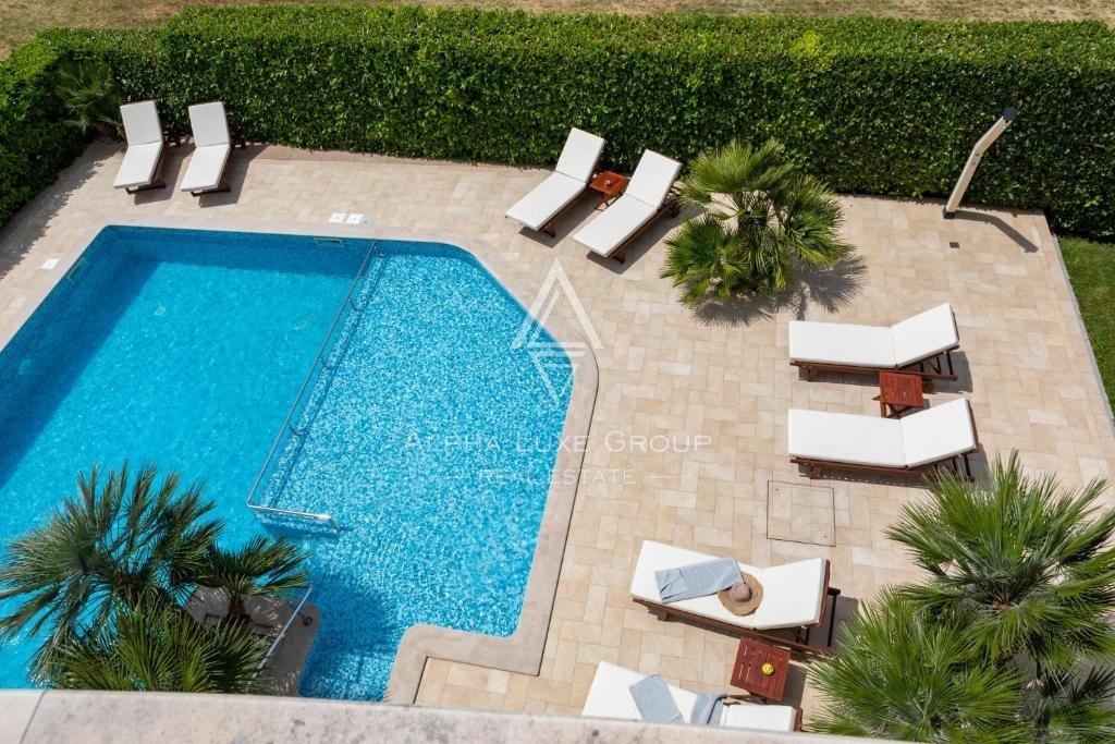 Rovigno, Istria: Hotel di Lusso con Vista Mare in Posizione Strategica