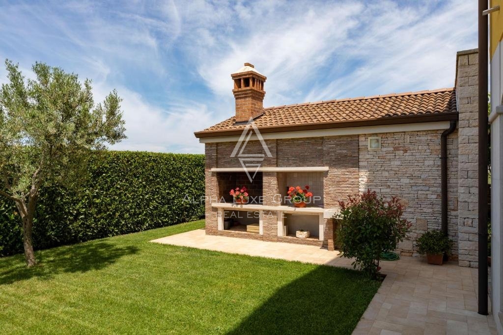 Rovigno, Istria: Hotel di Lusso con Vista Mare in Posizione Strategica