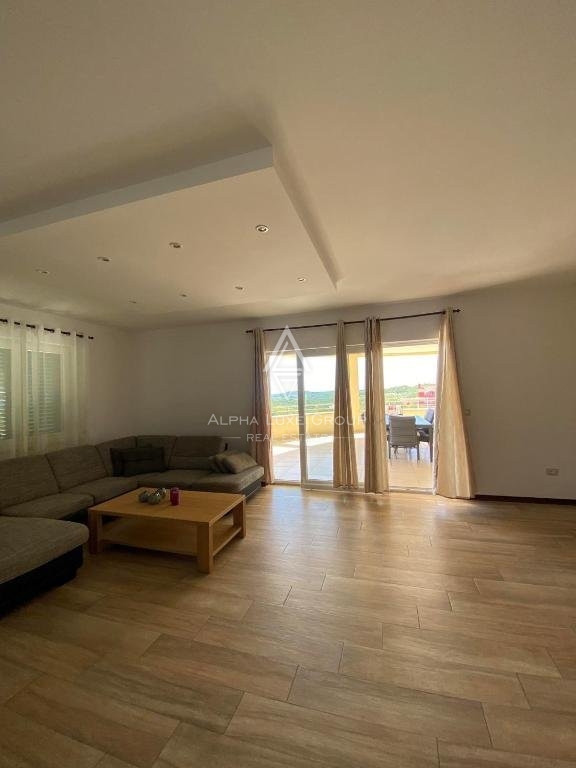 Rovigno, Istria: Hotel di Lusso con Vista Mare in Posizione Strategica
