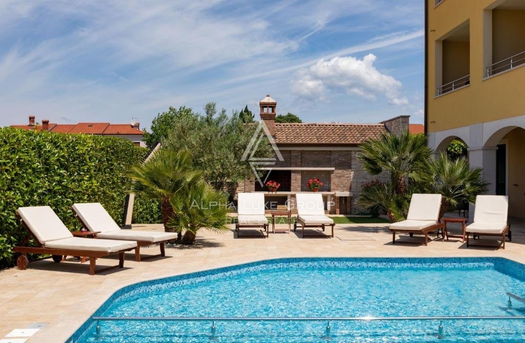Rovigno, Istria: Hotel di Lusso con Vista Mare in Posizione Strategica
