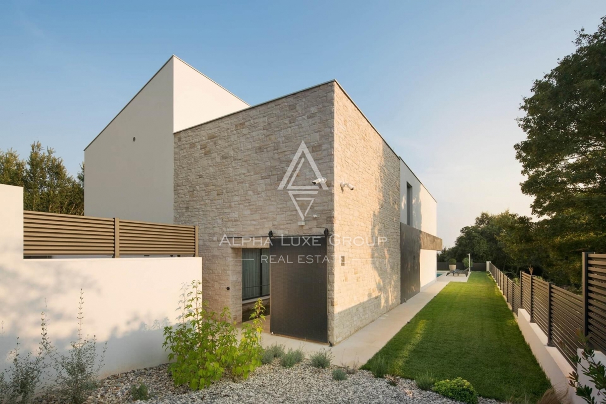 Villa moderna con piscina immersa nella natura, Lisignano, ISTRIA