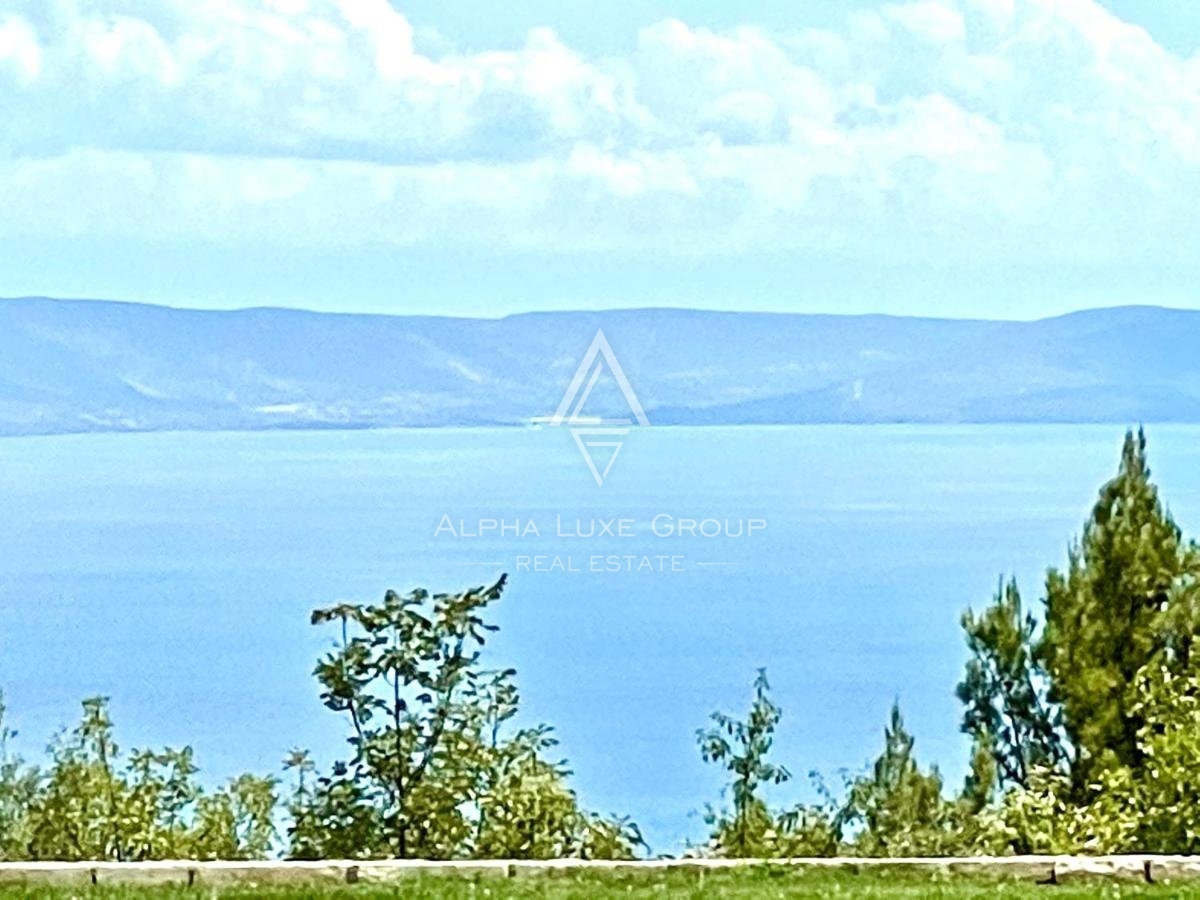ALPHA LUXE GROUP vende bella villa vista panoramica sul mare.