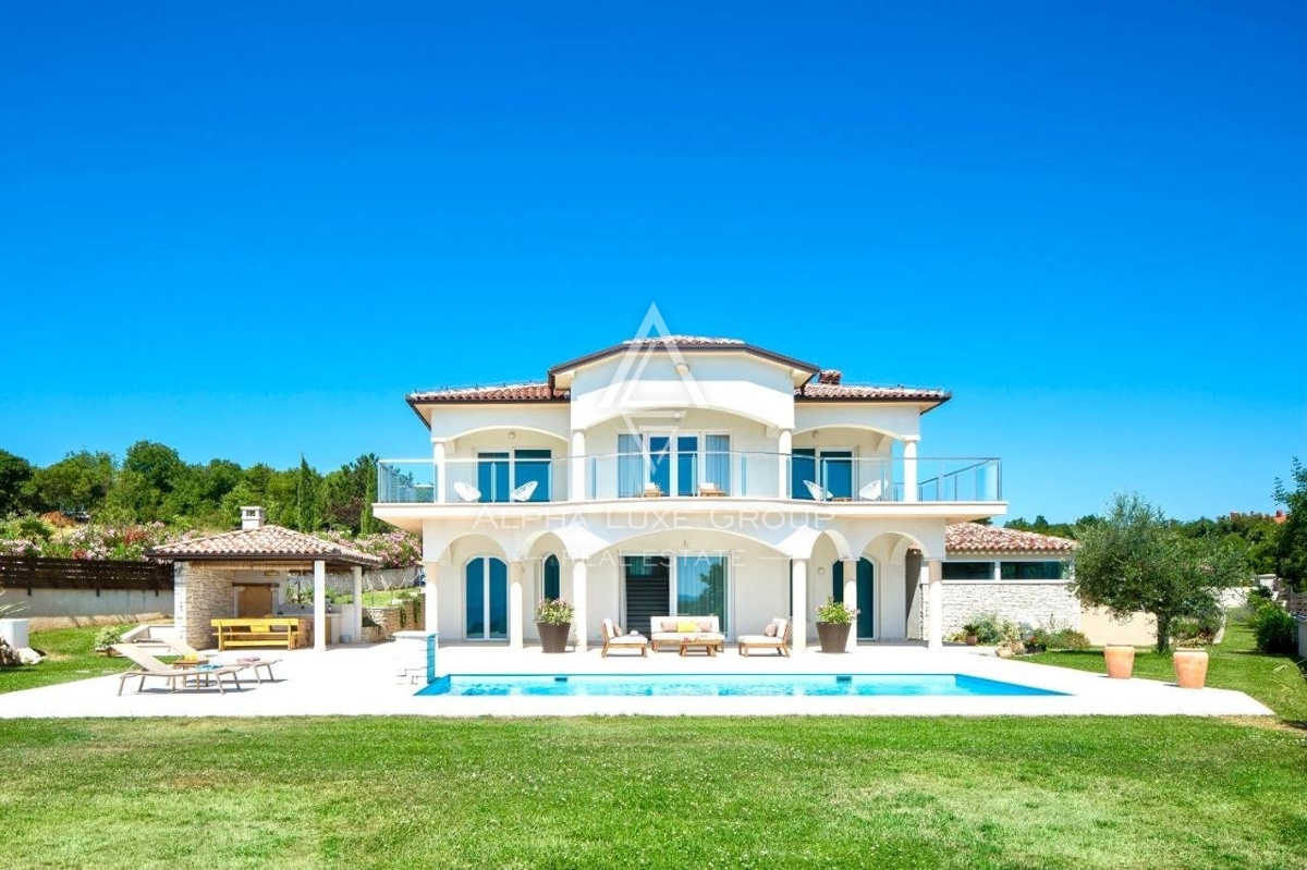 ALPHA LUXE GROUP vende bella villa vista panoramica sul mare.