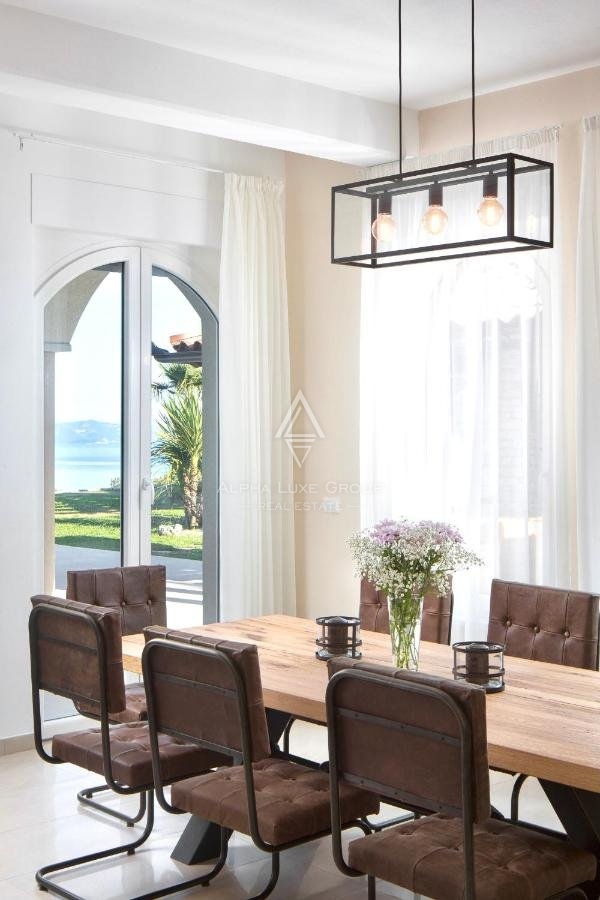 ALPHA LUXE GROUP vende bella villa vista panoramica sul mare.