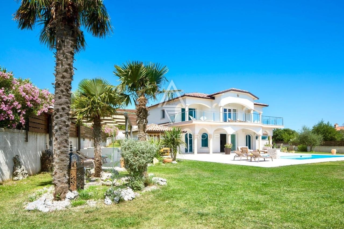 ALPHA LUXE GROUP vende bella villa vista panoramica sul mare.