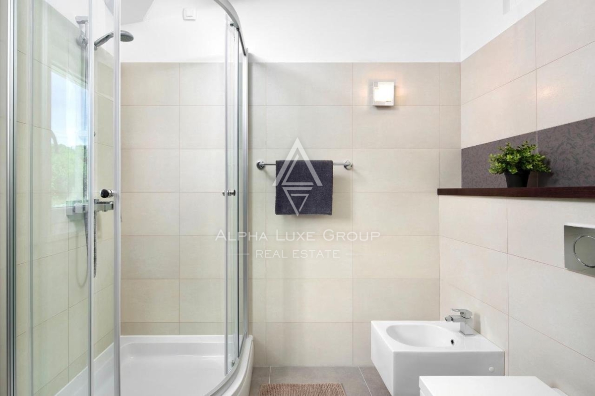 ALPHA LUXE GROUP vende bella villa vista panoramica sul mare.
