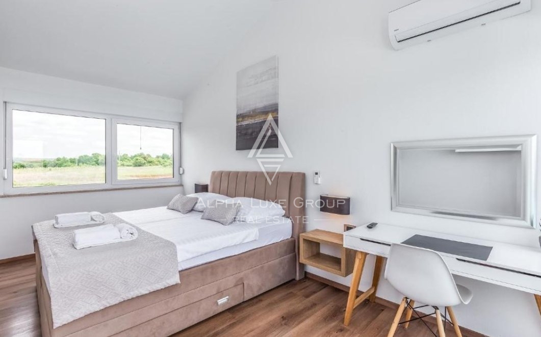 Villa con piscina, posizione tranquilla, Parenzo.