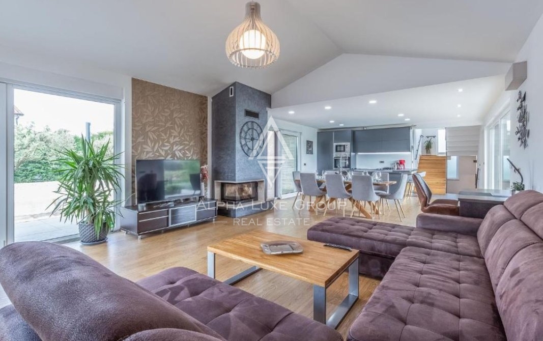 Villa con piscina, posizione tranquilla, Parenzo.