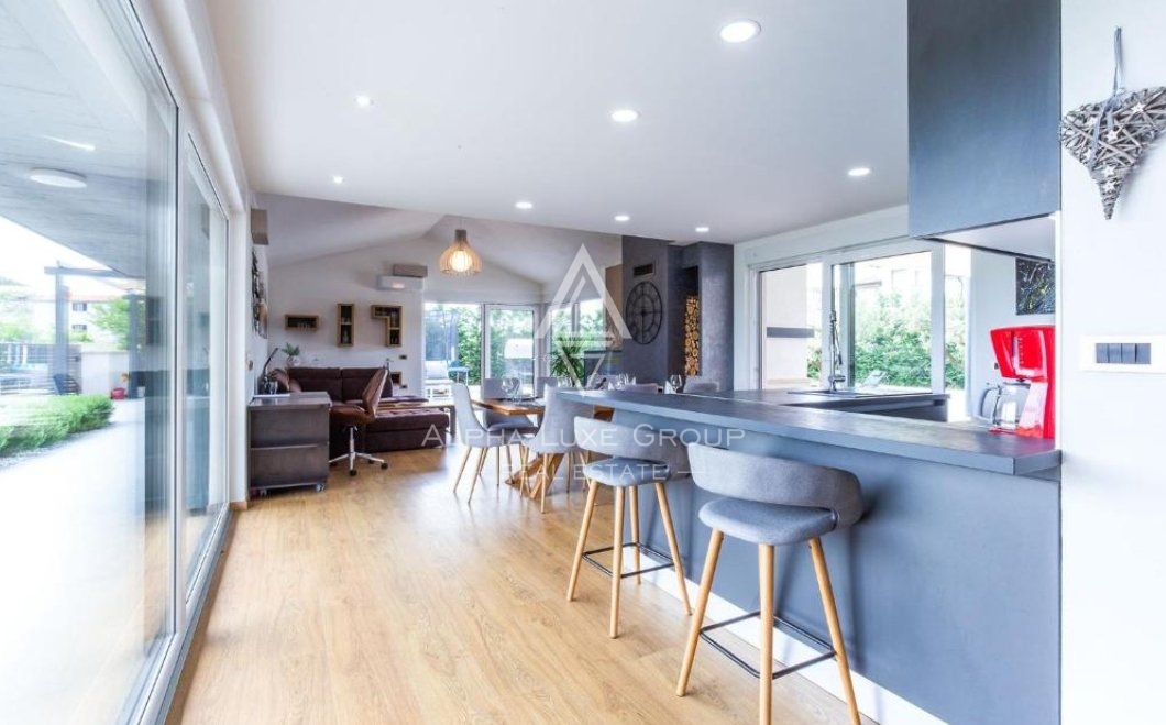 Villa con piscina, posizione tranquilla, Parenzo.