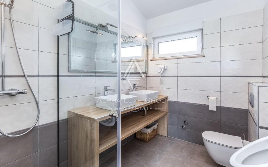 Villa con piscina, posizione tranquilla, Parenzo.