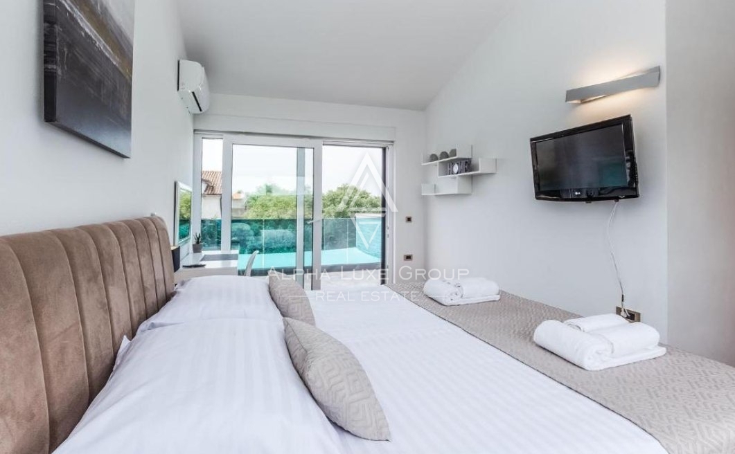 Villa con piscina, posizione tranquilla, Parenzo.