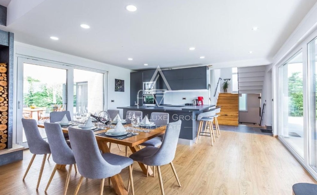 Villa con piscina, posizione tranquilla, Parenzo.