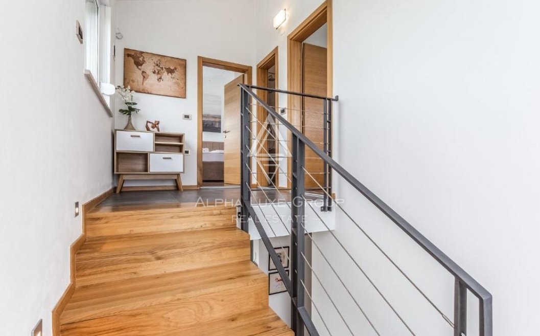 Villa con piscina, posizione tranquilla, Parenzo.