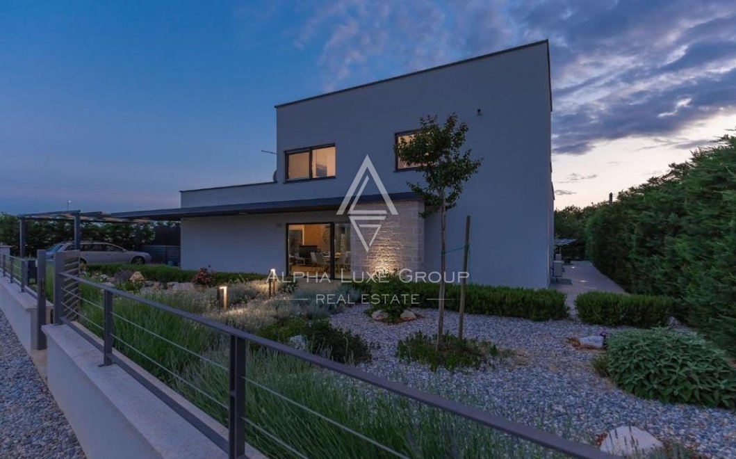 Villa con piscina, posizione tranquilla, Parenzo.