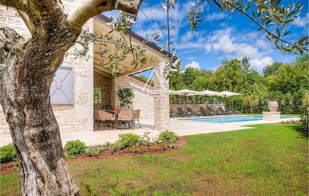 Kanfanar, Istria: Villa elegante con piscina e giardino