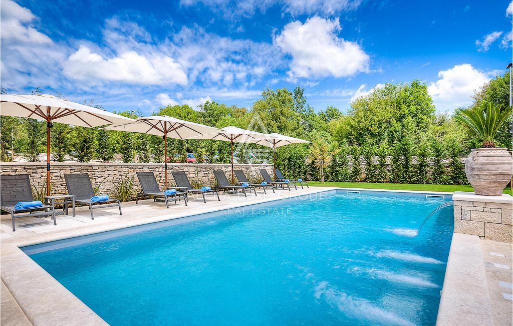 Kanfanar, Istria: Villa elegante con piscina e giardino